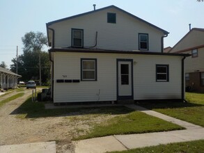 Building Photo - 719 W 13th St