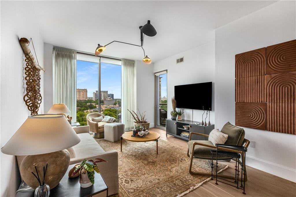 Foto principal - 2795 Peachtree Rd NE