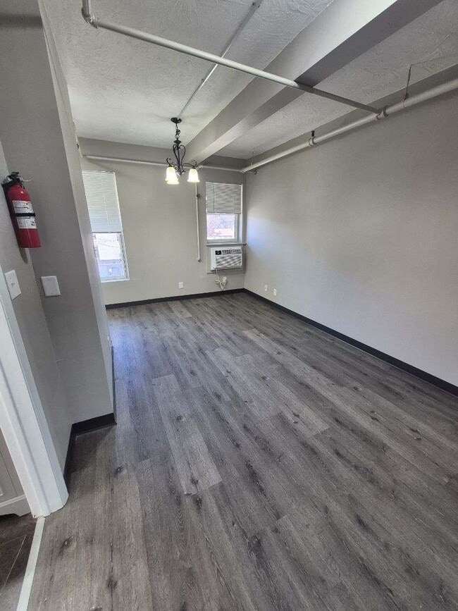 Building Photo - 301 N Riverfront Dr
