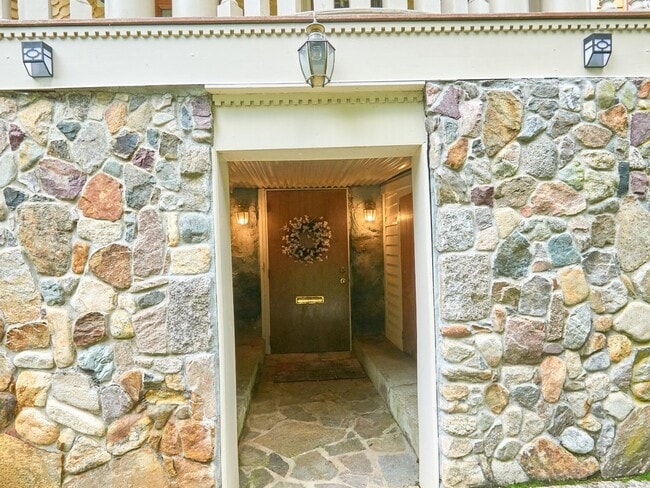 Building Photo - 18 Atherton Rd