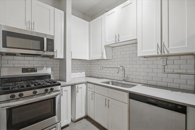 Building Photo - 5020 S Blackstone Ave