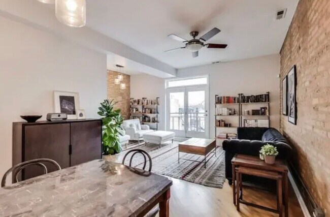Foto del edificio - 2134 W Chicago Ave