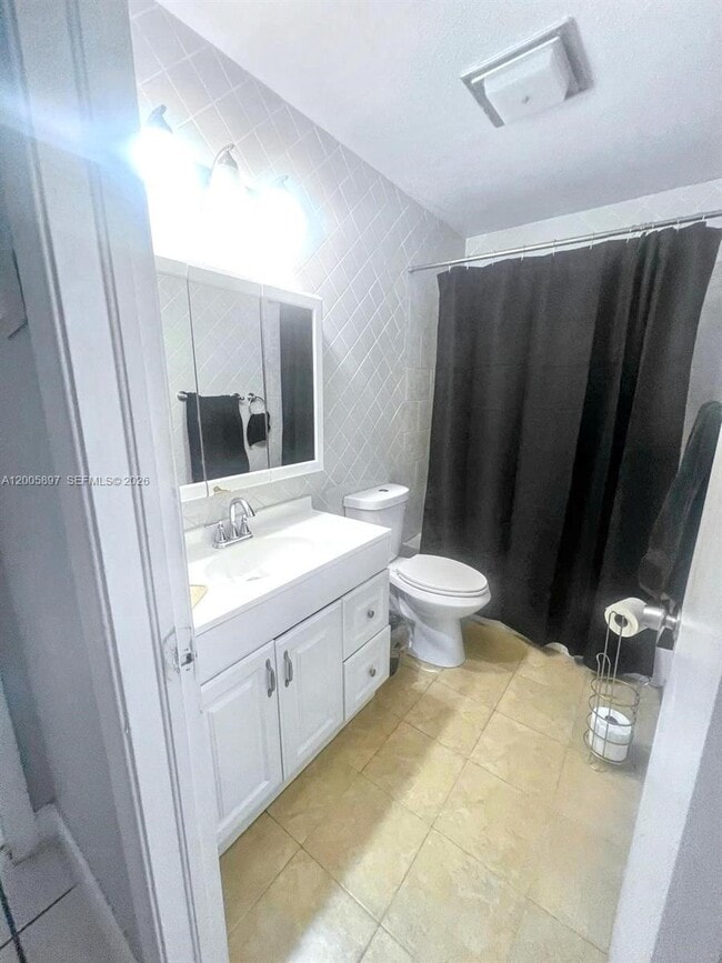 Building Photo - 4259 Royal Banyan Way