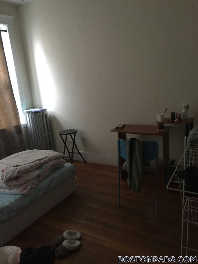 Building Photo - 204 Hemenway St