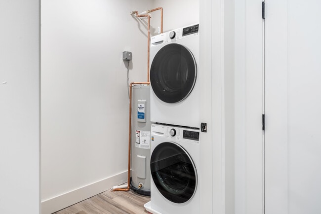 Building Photo - 55 Washington St