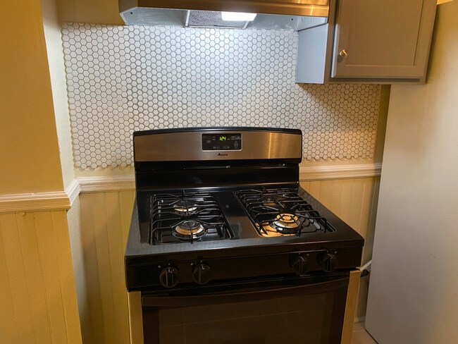 Building Photo - 16 Stewart St