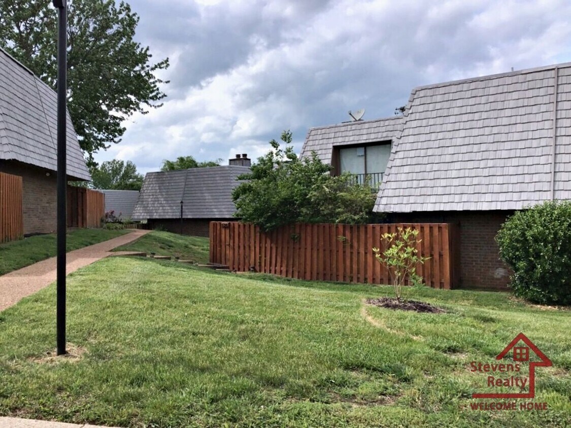 Foto del edificio - 136 Cedarwood Ln