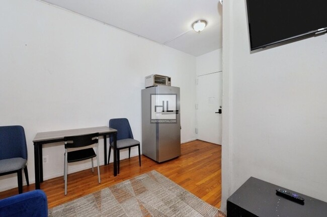 Building Photo - Furnished 2 Bedroom on 9th Avenue