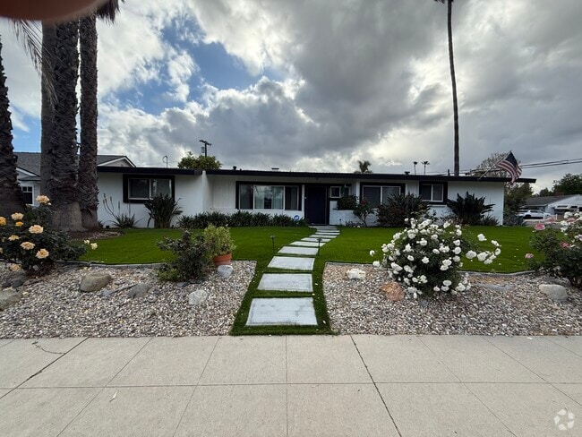 Building Photo - 9253 Petit Ave