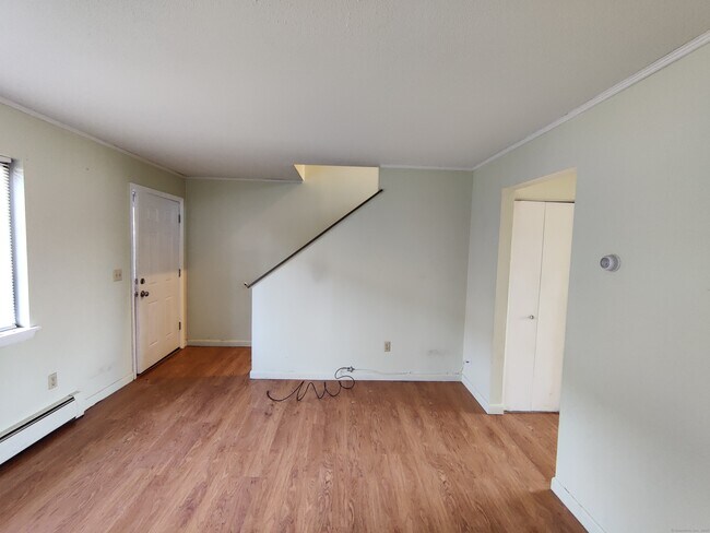 Building Photo - 218 Oakville Ave