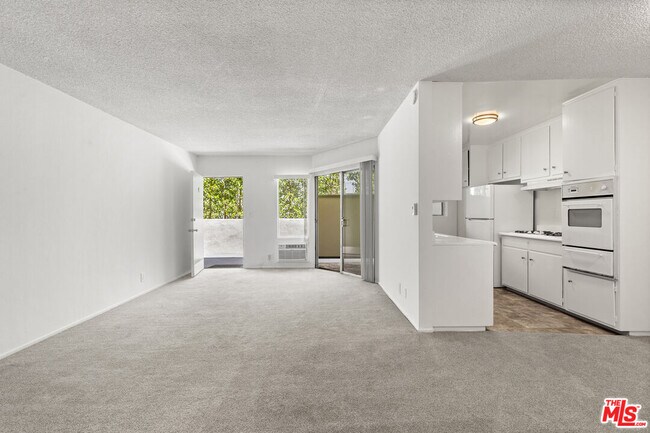 Foto del edificio - 929 N San Vicente Blvd