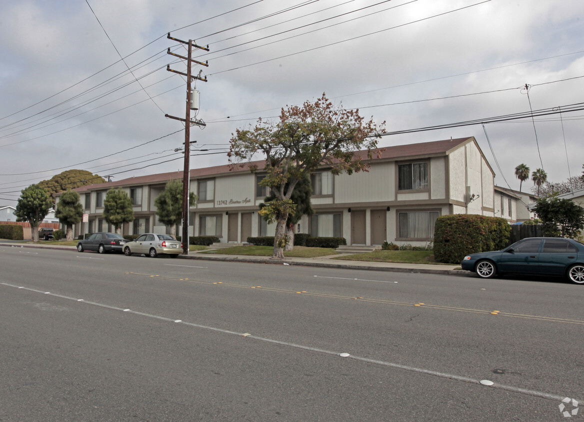 Primary Photo - Pine Tree Park Apartments