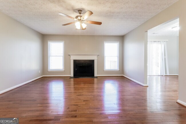 Building Photo - 305 Chimney Trace Dr