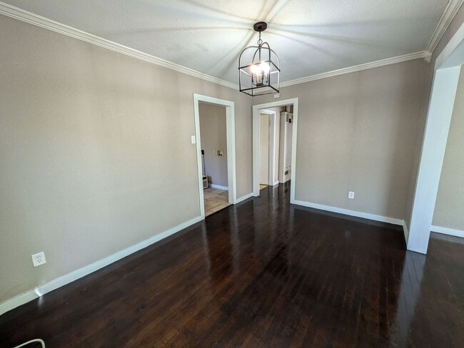 Building Photo - 3230 Maplewood Ln