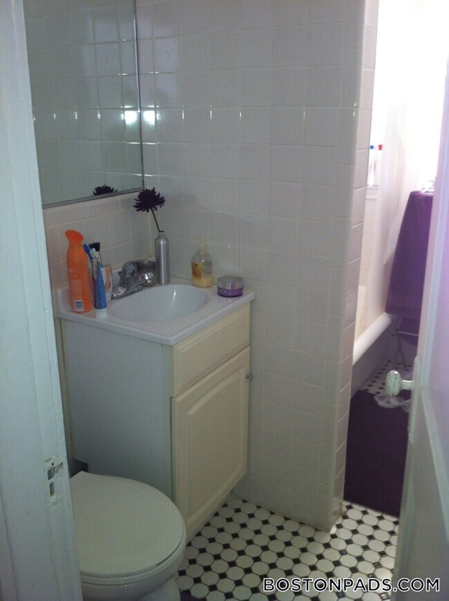 Foto del edificio - 121 Park Dr