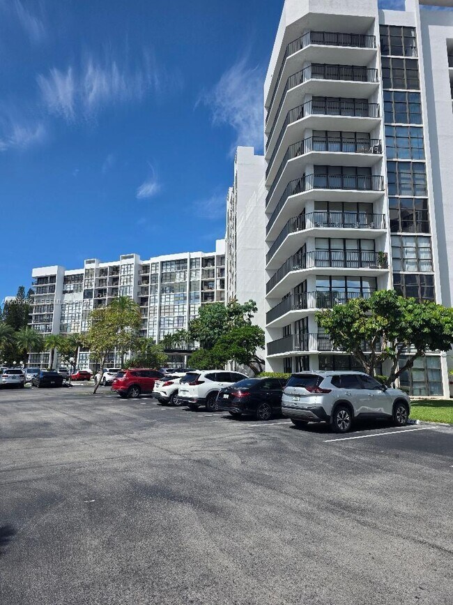 Foto del edificio - 800 Parkview Dr