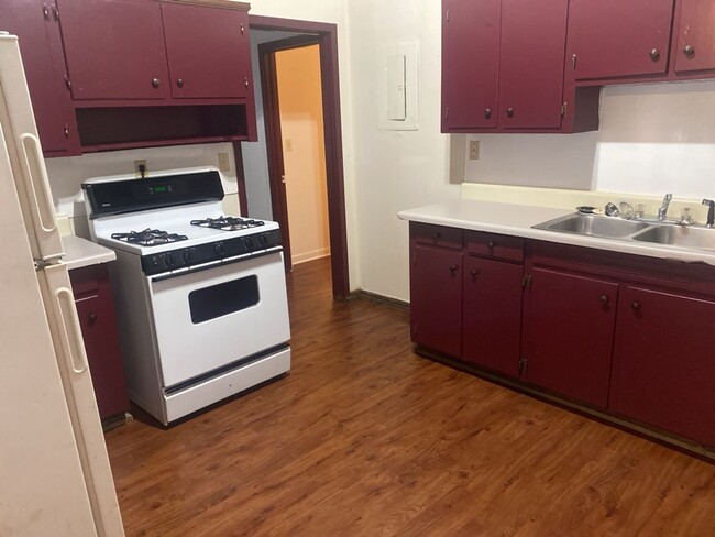 Foto del edificio - 2212 Rosemary Ln