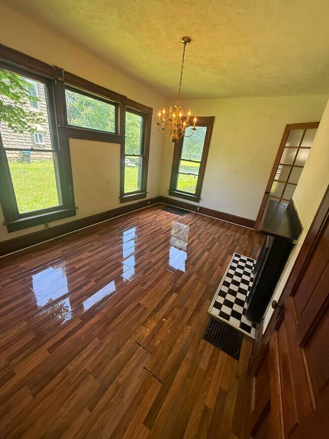 Foto del edificio - 353 Woodlawn Ave