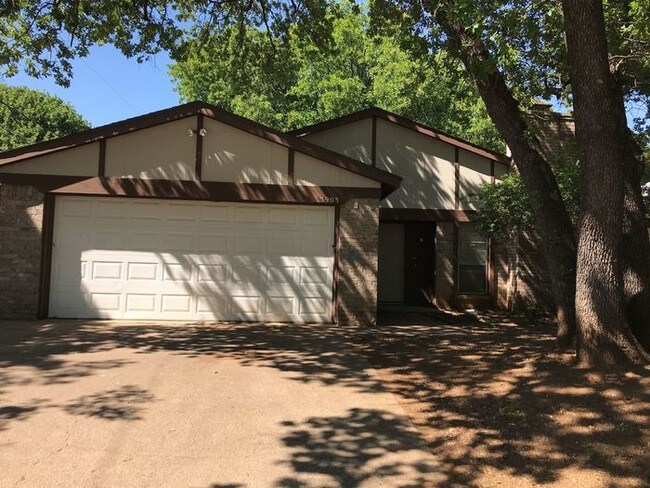 Foto del edificio - 5903 Cameron Dr