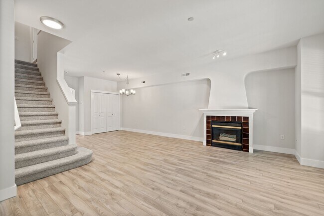 Building Photo - Redmond 2 bedroom plus Den in Taluswood!