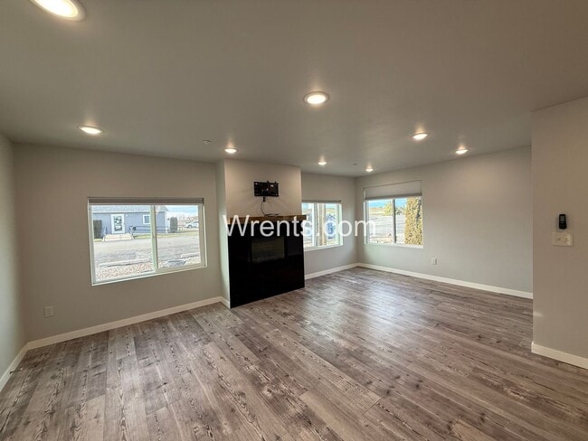 Foto del edificio - Half Off First Months Rent in Davenport!