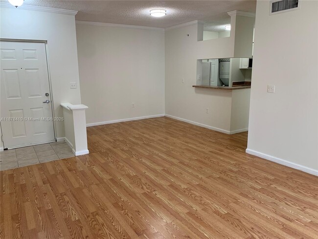 Foto del edificio - 17150 N Bay Rd