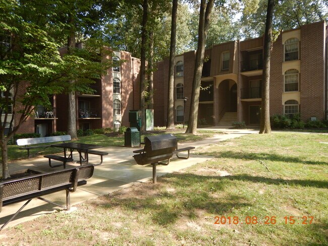 Foto del edificio - 3306 Woodburn Village Dr