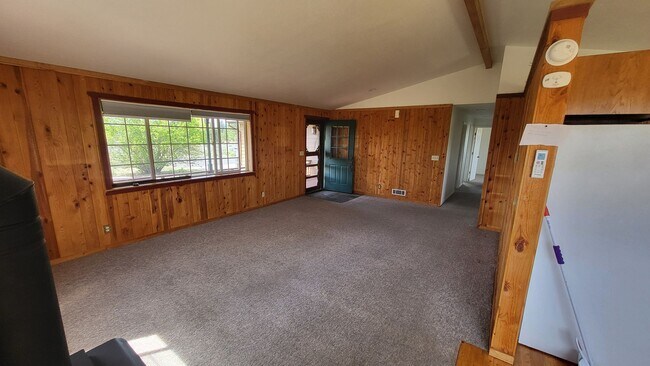 Foto del edificio - 3 Bed 2 Bath Single level - Horse Property...