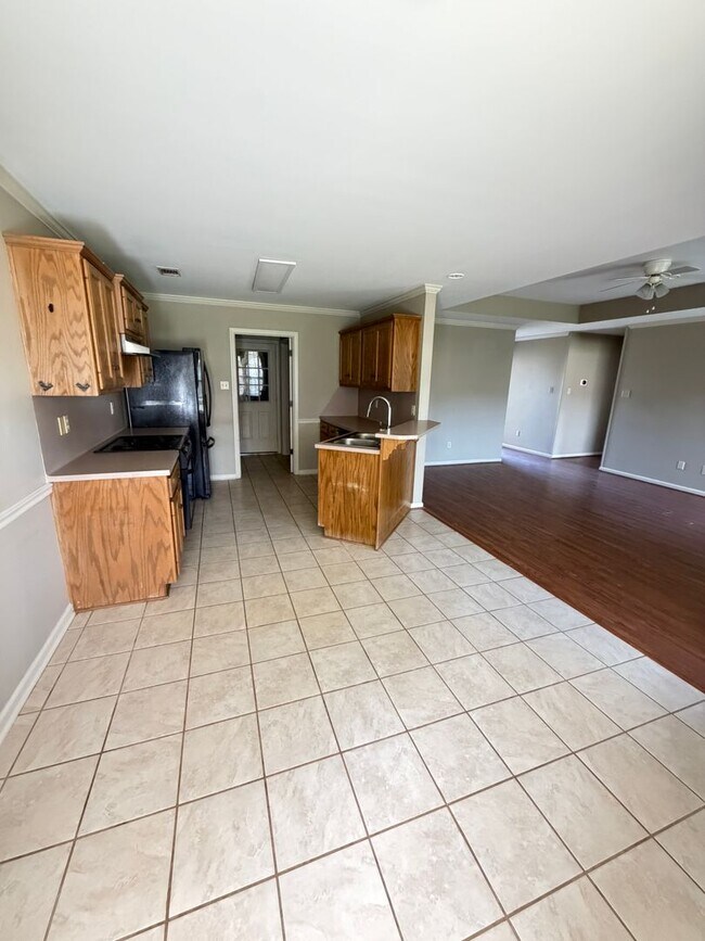 Building Photo - 102 Plumdale Dr
