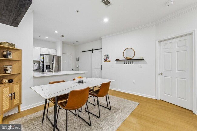 Foto del edificio - 11373 Aristotle Dr