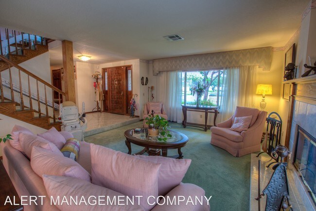 Building Photo - 3 br, 3 bath House - 2047 Spyglass Trl E.