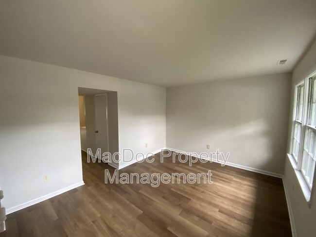 Foto del edificio - 5209 Heritage Dr