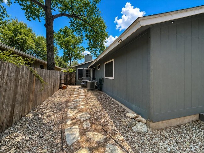 Foto del edificio - 5712 Shreveport Dr