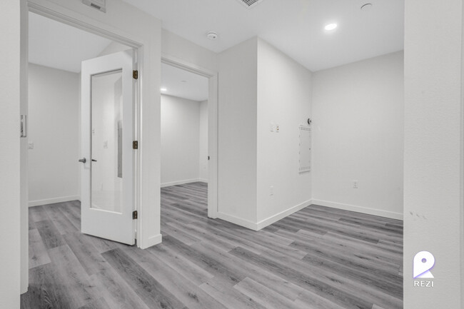 Building Photo - 1530 Cassil Pl
