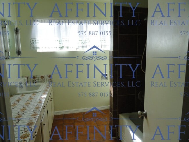 Building Photo - 2 bedroom home