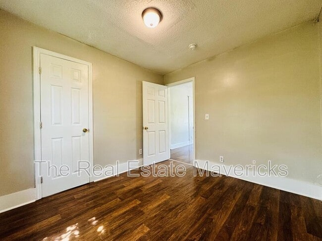 Photo - 2204 Robbins St House