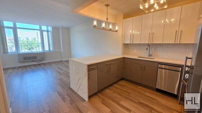 Sunlit 5th-Floor 1-Bed with a Showpiece Open Kitchen