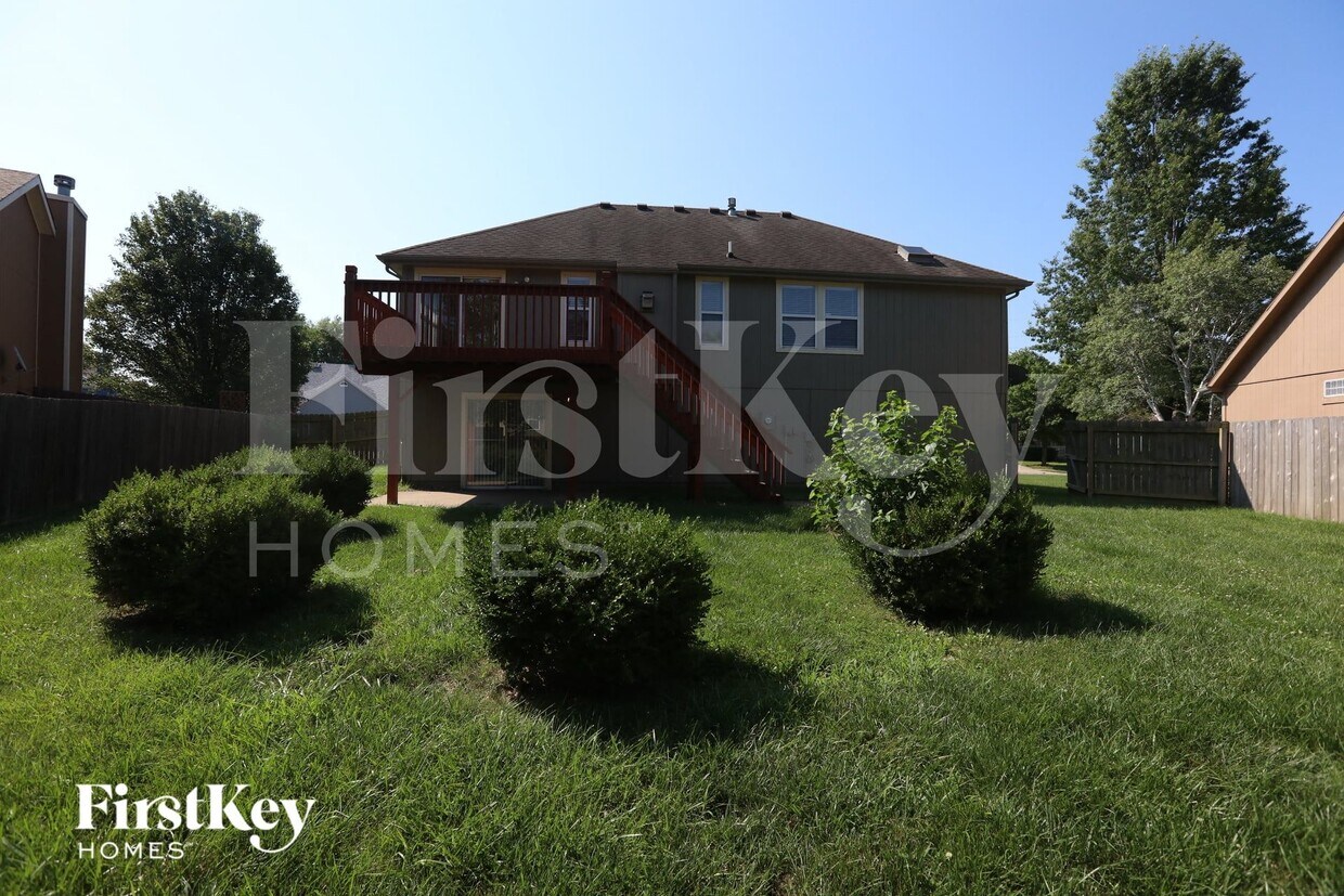 Building Photo - 910 Applewood Ln