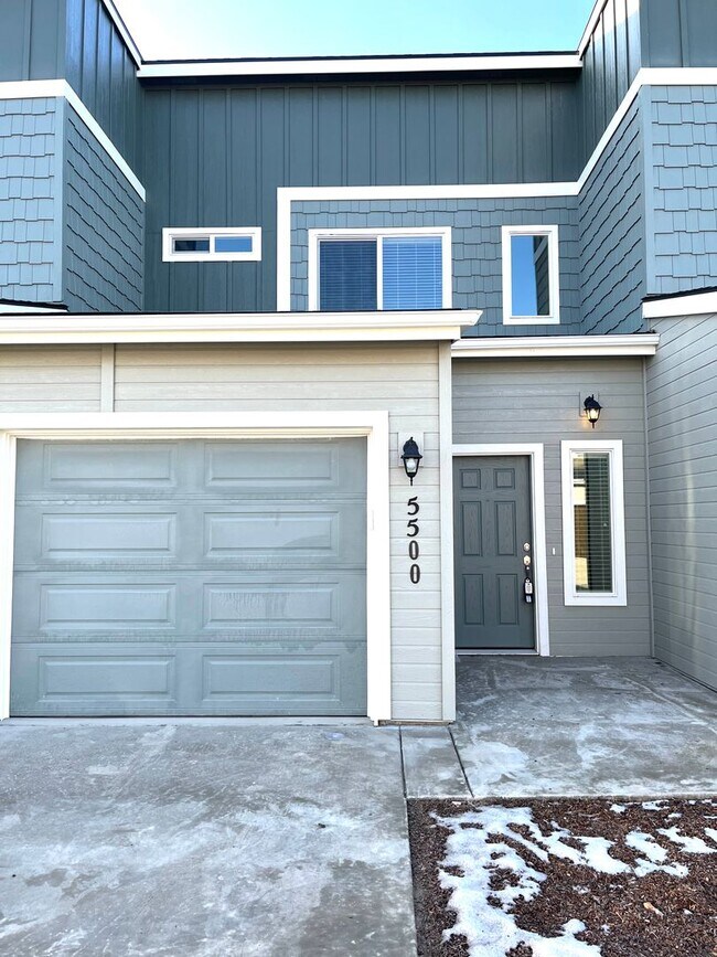 Foto del edificio - Beautiful Townhome