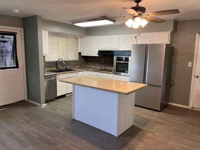 Foto del edificio - 4900 Kresge Dr