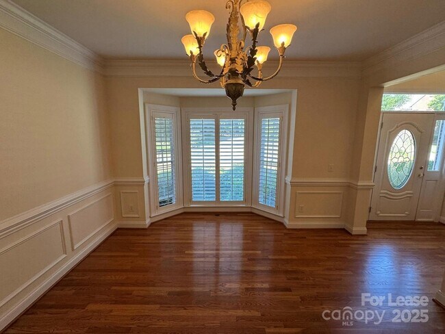 Foto del edificio - 7127 Weddington Brook Dr