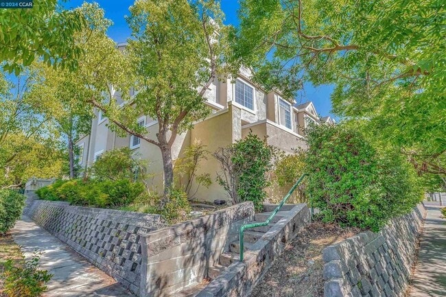 Building Photo - 618 Palomino Dr