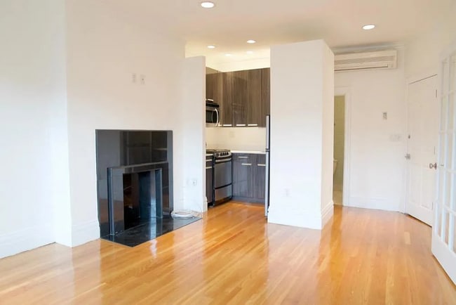 Building Photo - 254 Newbury St