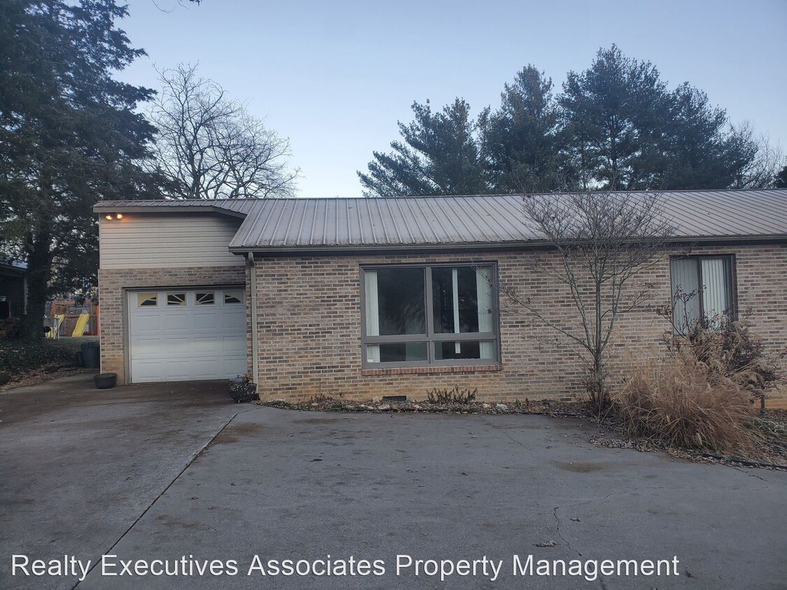 Building Photo - 6501 Beaver Ridge Rd