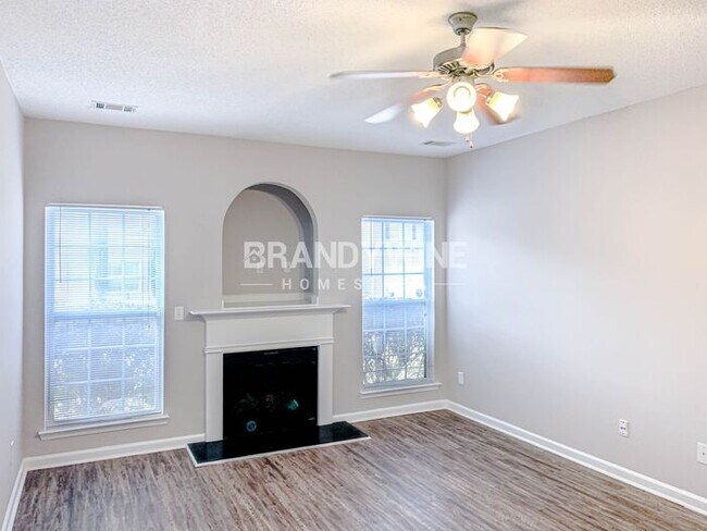 Building Photo - MOVE IN BY JAN 15TH AND RECEIVE $500 OFF F...