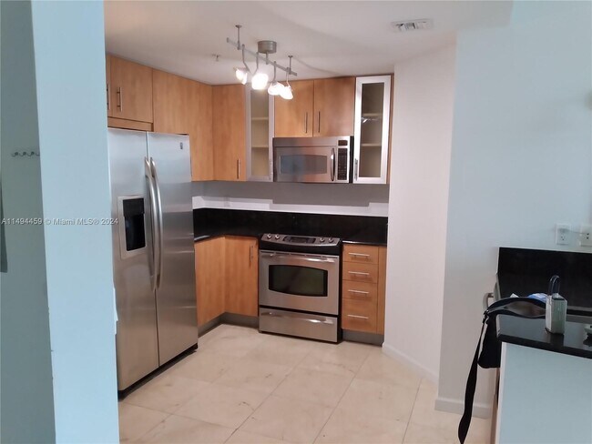 Building Photo - 7910 Harbor Island Dr