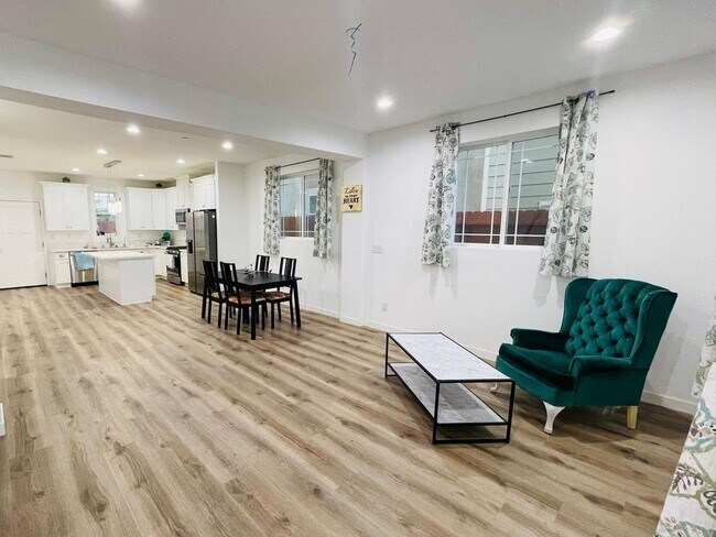 Foto del edificio - Spectacular 3-Bedroom Home in Prime Locati...