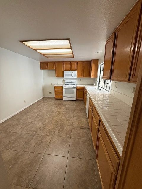Building Photo - 665 Cartpath Pl