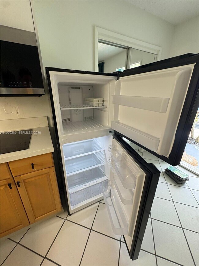 Foto del edificio - 3210 Canal Dr