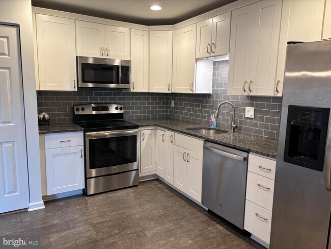 Building Photo - 9507 Briar Glenn Way